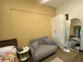 Cozy fully furnished QC studio with skyline view